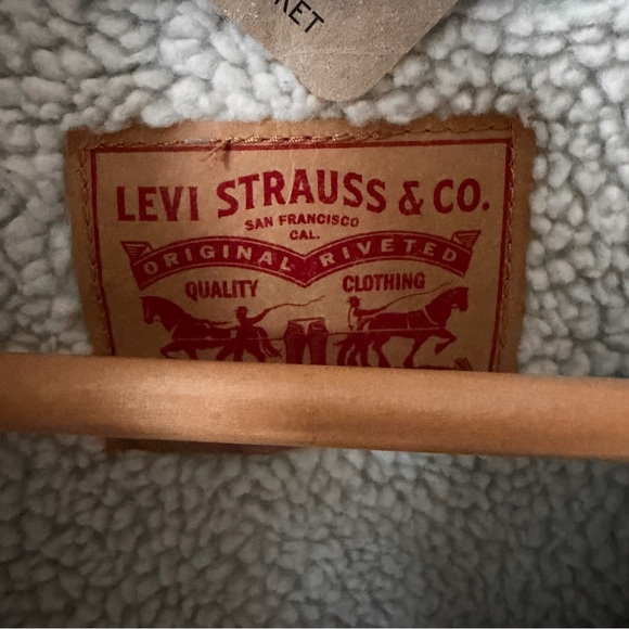 Women’s Levi’s Original Trucker Denim Sherpa Jacket - Picture 4 of 6